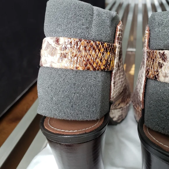 Donald Pliner Shoes - Picture 6 of 8